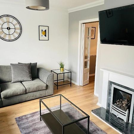 Wolverhampton Large 3 Bedrooms 5 Bed House Perfect For Short & Long Stays Contractors Business Nhs Insurance 1 Bathroom And Separate Wc Private Garden Driveway For 2 Large Vehicles Close To City Centre M6 M54 And Walsall Willenhall Cannock Property מראה חיצוני תמונה