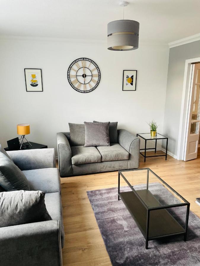 Wolverhampton Large 3 Bedrooms 5 Bed House Perfect For Short & Long Stays Contractors Business Nhs Insurance 1 Bathroom And Separate Wc Private Garden Driveway For 2 Large Vehicles Close To City Centre M6 M54 And Walsall Willenhall Cannock Property מראה חיצוני תמונה